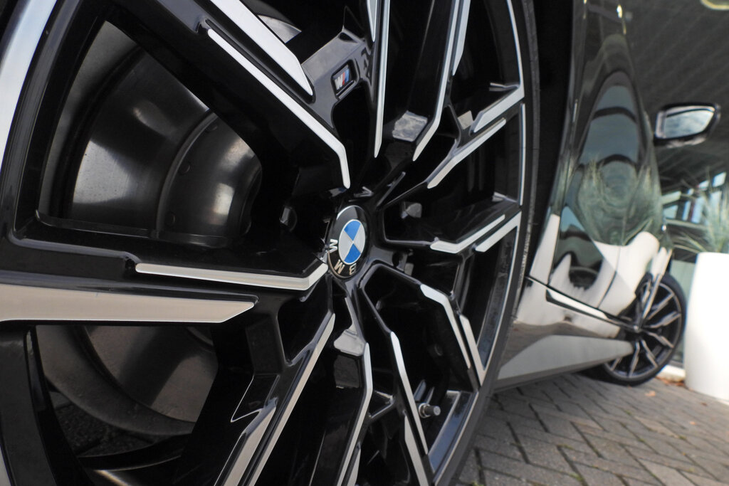 BMW i4 29