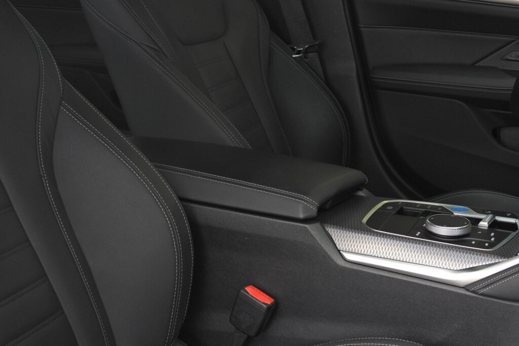 BMW i4 31