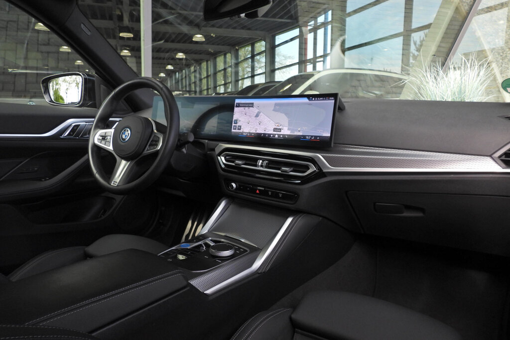 BMW i4 34
