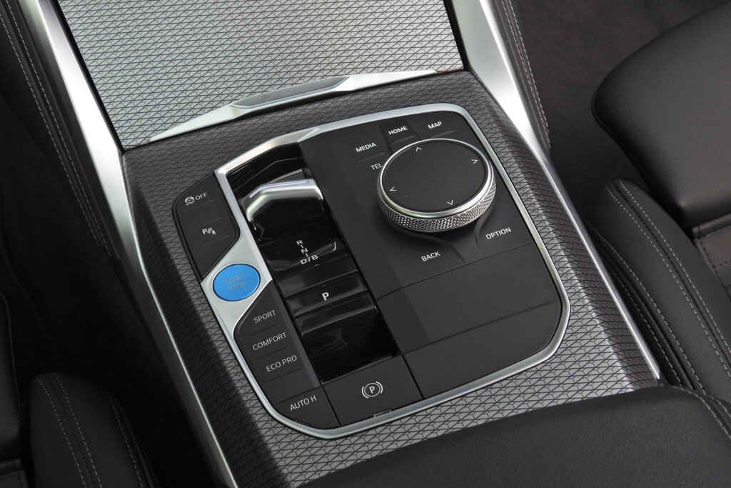 BMW i4 36
