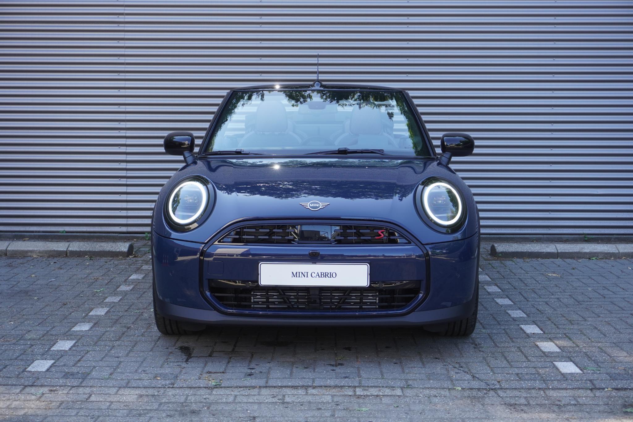 MINI Cabrio Cooper S - Afbeelding 2