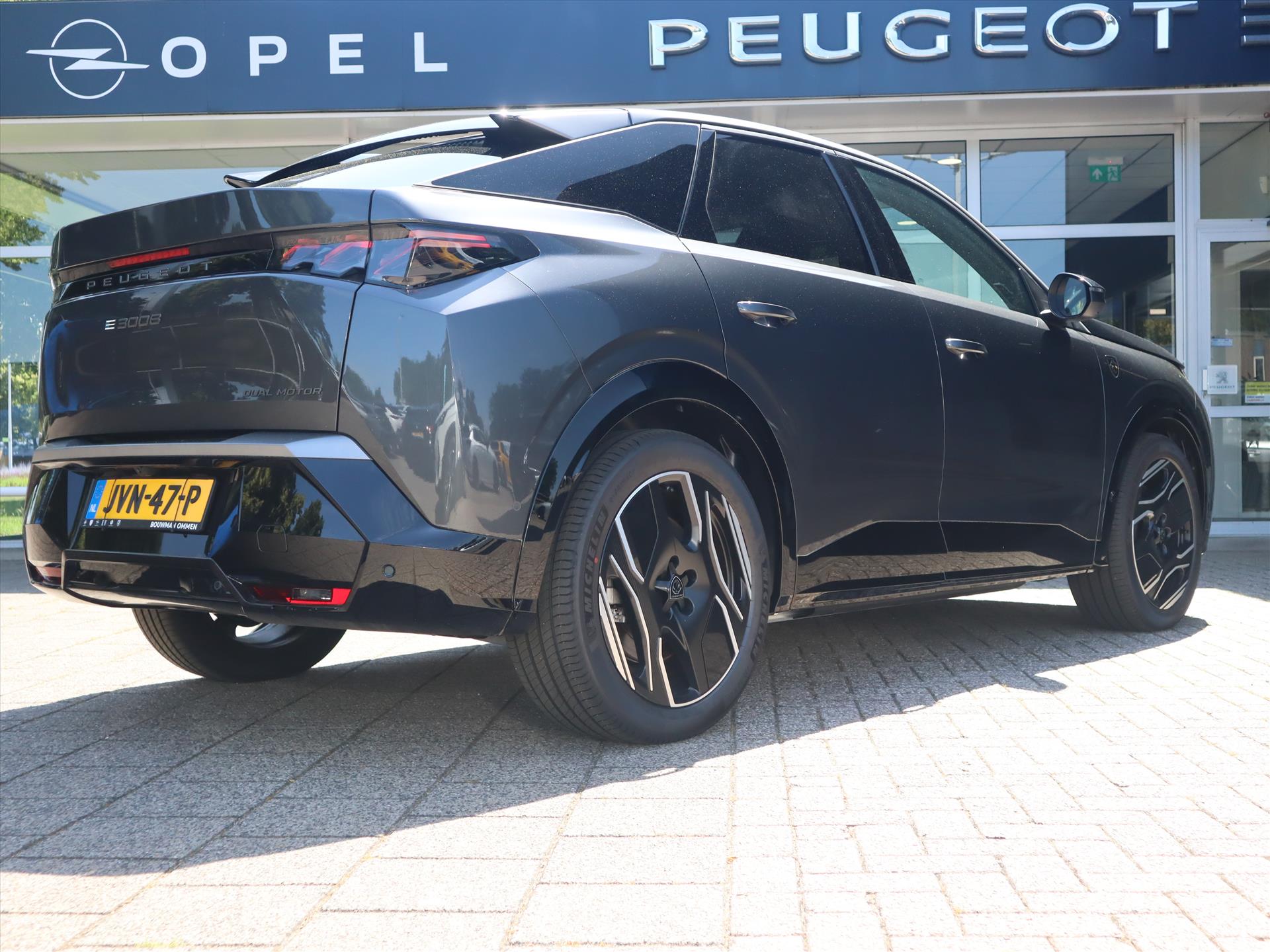 Peugeot e-3008 Launch Edition EV 73 kWh 325pk Dual Motor, Rijklaarprijs, Nappa Leder Panoramisch schuifdak Warmtepomp FOCAL HiFi - Afbeelding 5