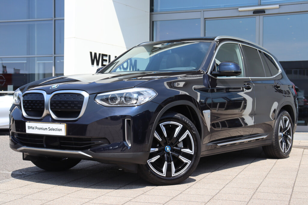 BMW iX3 1