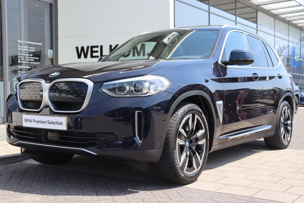 BMW iX3 4
