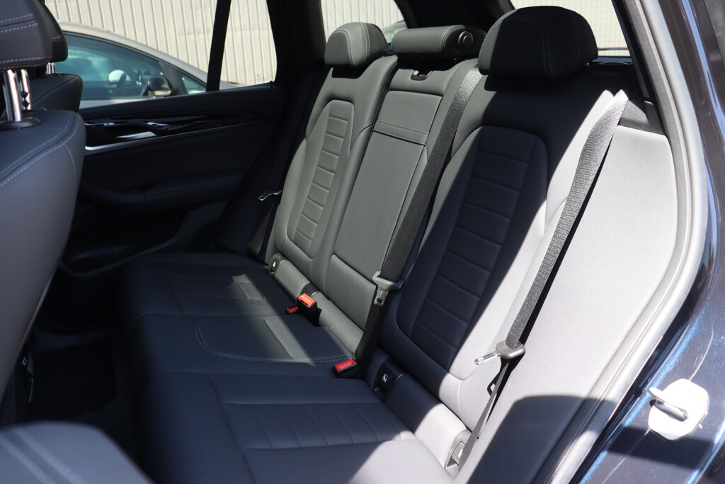 BMW iX3 5