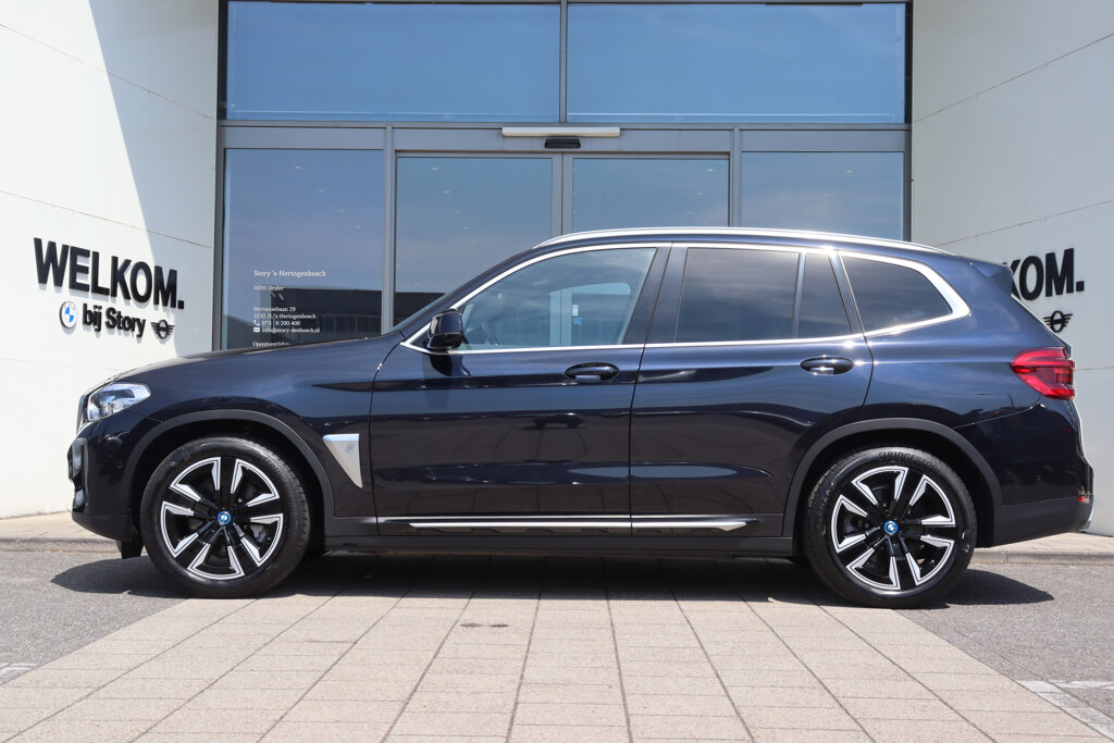 BMW iX3 6