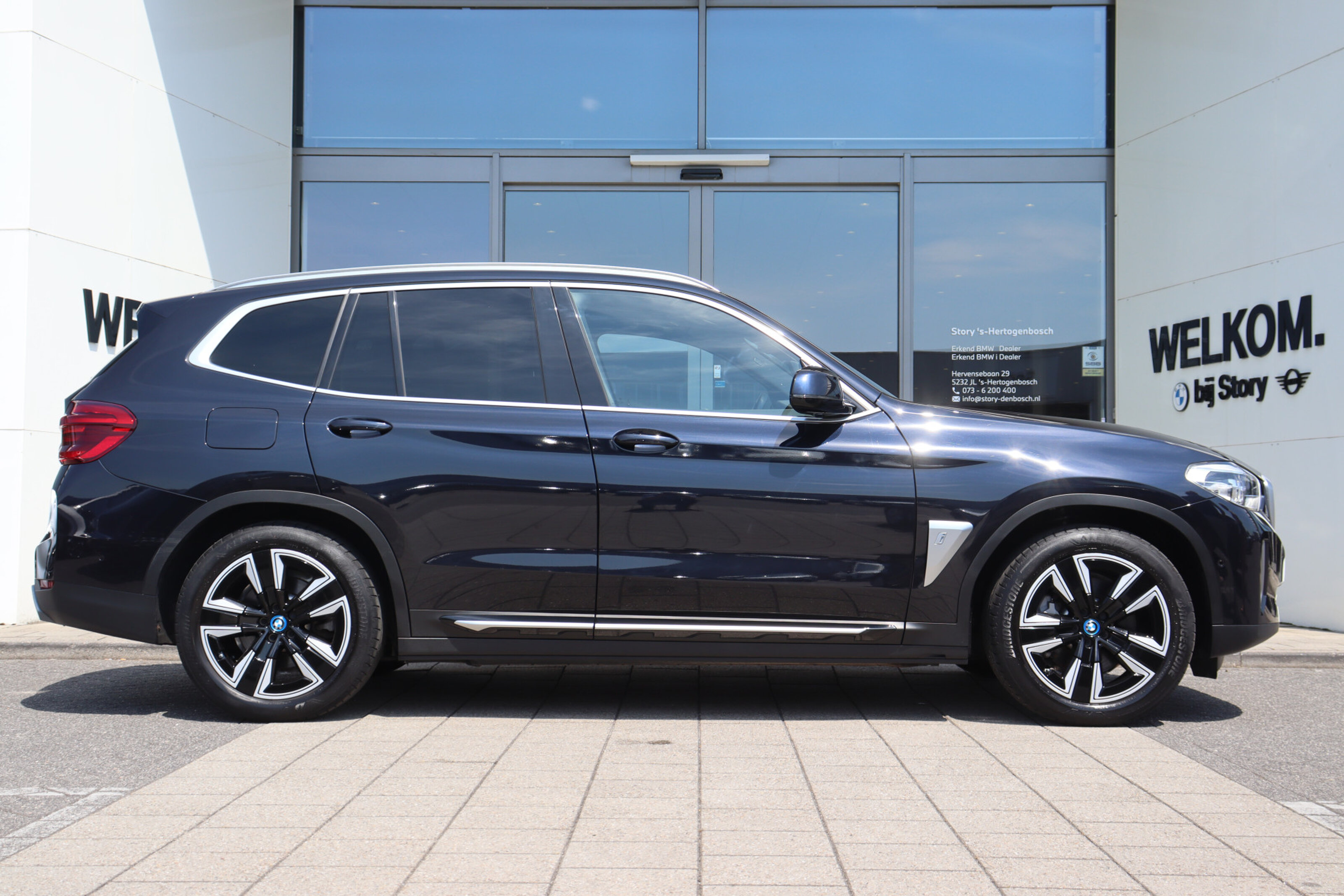 BMW iX3 8