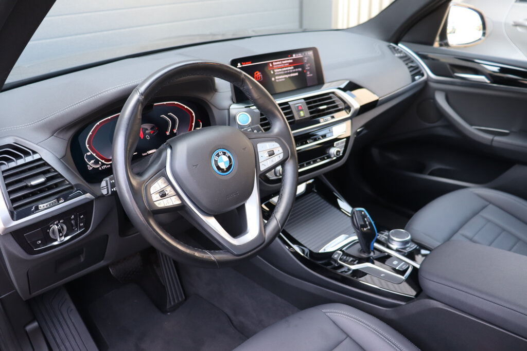 BMW iX3 13