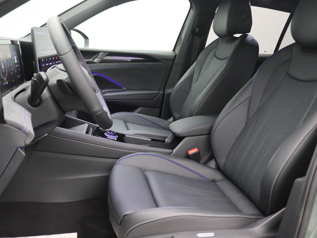 Volkswagen Tiguan 1.5 eHybrid R-Line Edition 272PK DSG Panoramadak, Trekhaak, 20"  - Afbeelding 5