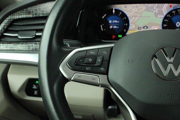 Adaptive cruise control "Stop &amp; go" met limiter en Car2X technology