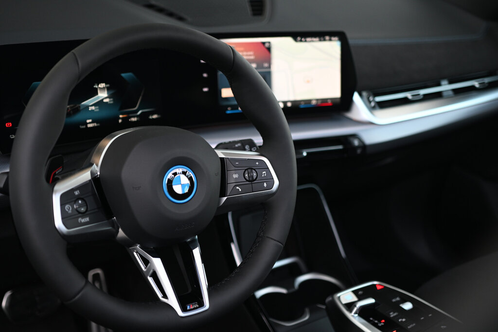 BMW iX1 23