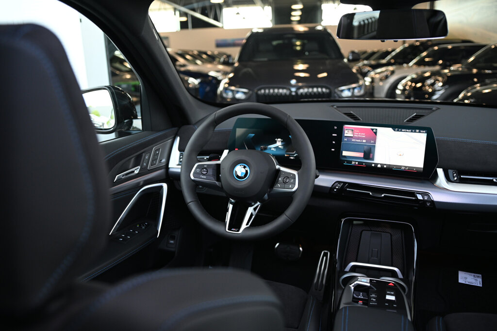 BMW iX1 26