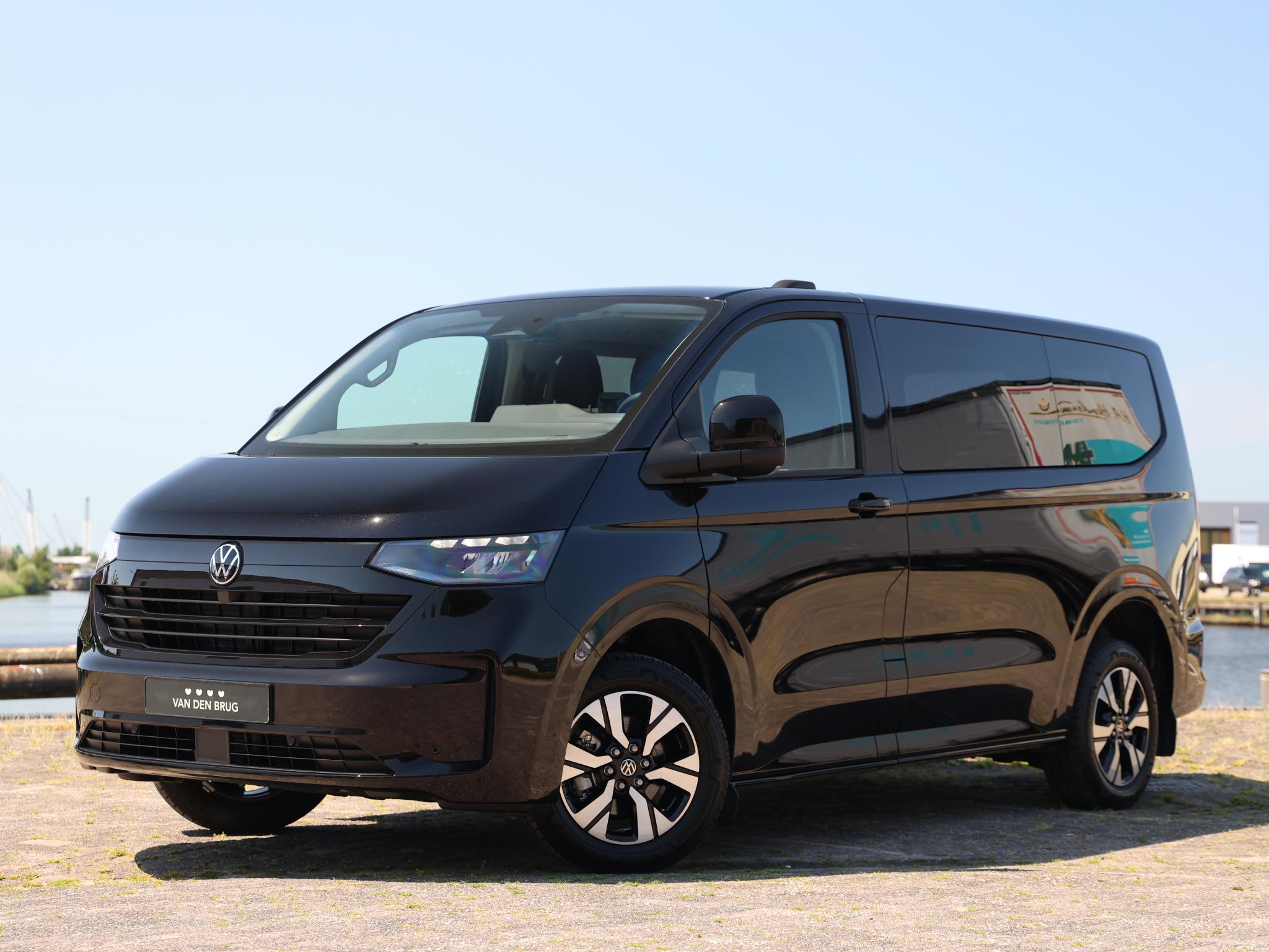 Volkswagen e-Transporter Caravelle 32 L1H1 Life 64 kWh