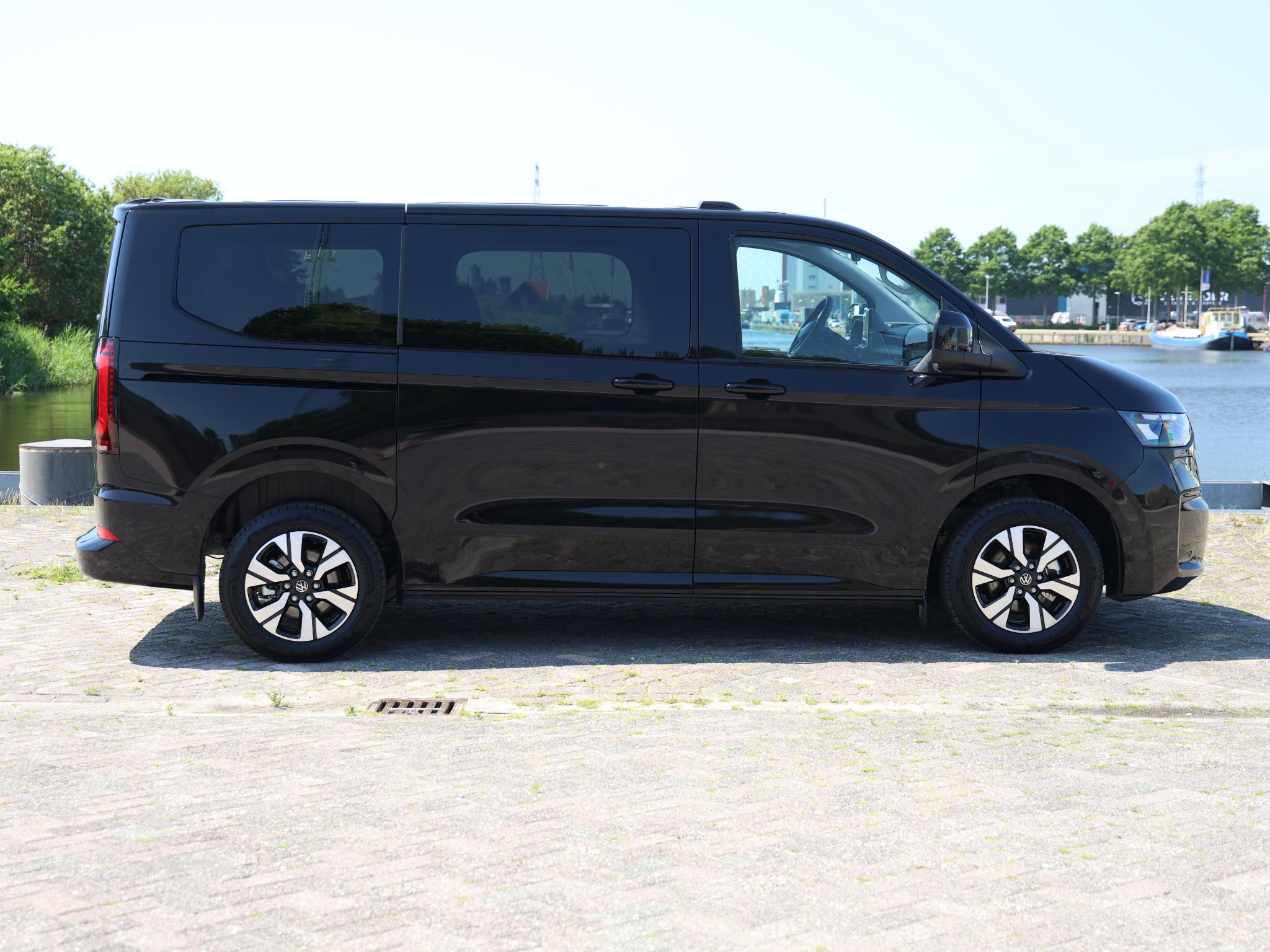 Volkswagen e-Transporter Caravelle 32 L1H1 Life 64 kWh - Afbeelding 2