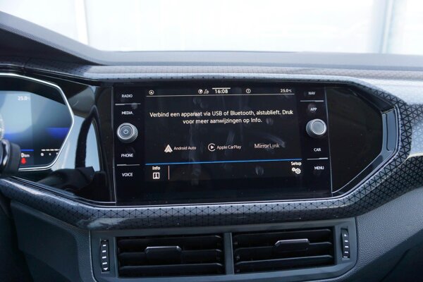 Apple Carplay/Android Auto Apple Carplay/Android Auto