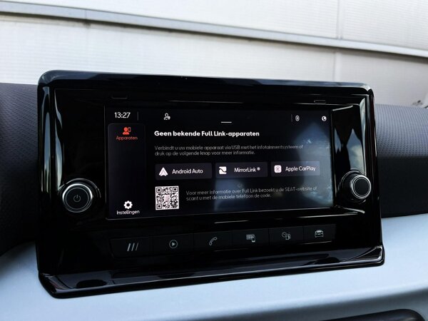 Apple Carplay/Android Auto Apple Carplay/Android Auto