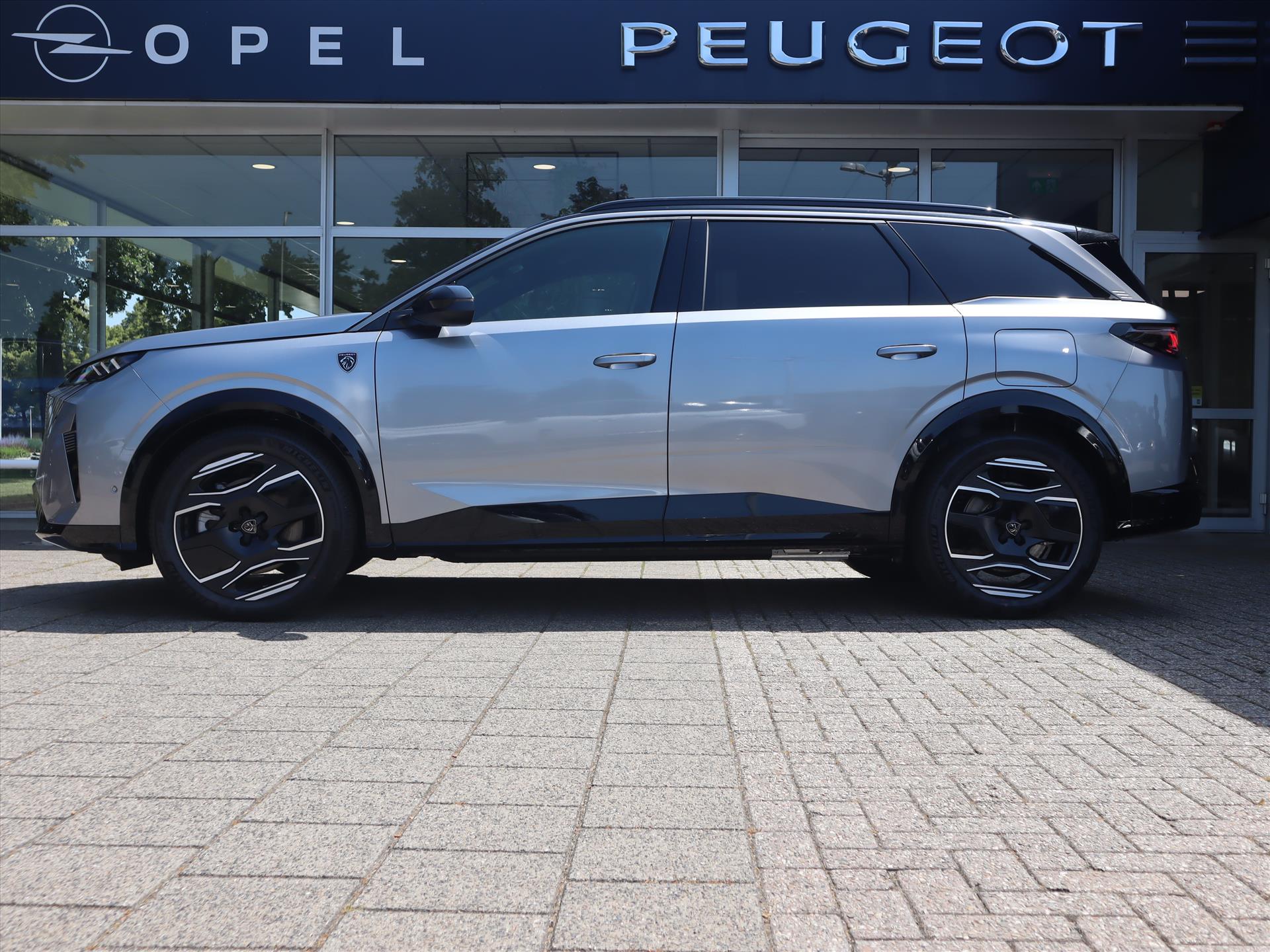 Peugeot e-5008 EV GT Exclusive 73 kWh 210PK 7pers., Rijklaarprijs, Leder Trekhaak afn Navigatie 360 Camera 20 inch wielen - Afbeelding 3