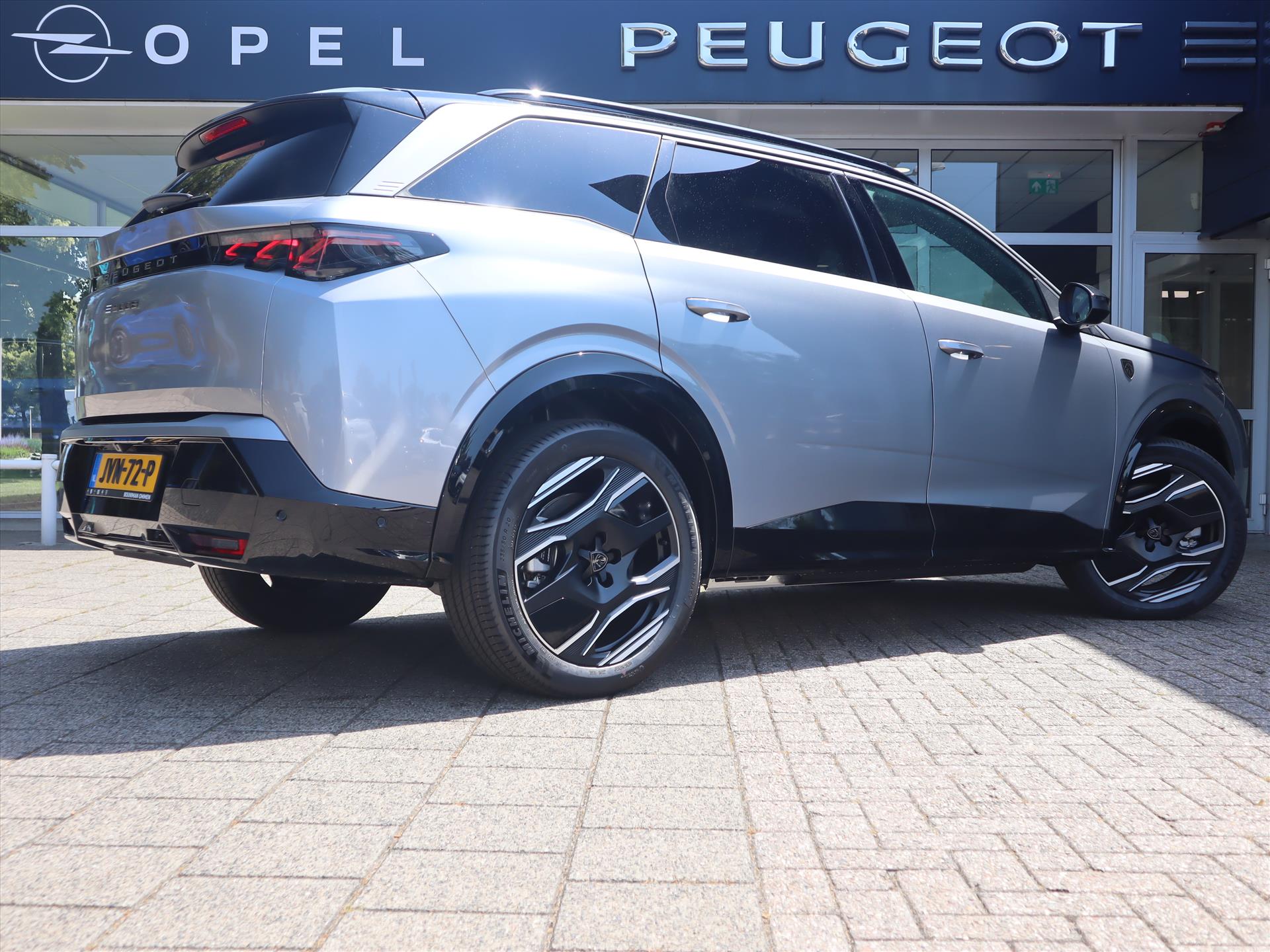 Peugeot e-5008 EV GT Exclusive 73 kWh 210PK 7pers., Rijklaarprijs, Leder Trekhaak afn Navigatie 360 Camera 20 inch wielen - Afbeelding 5