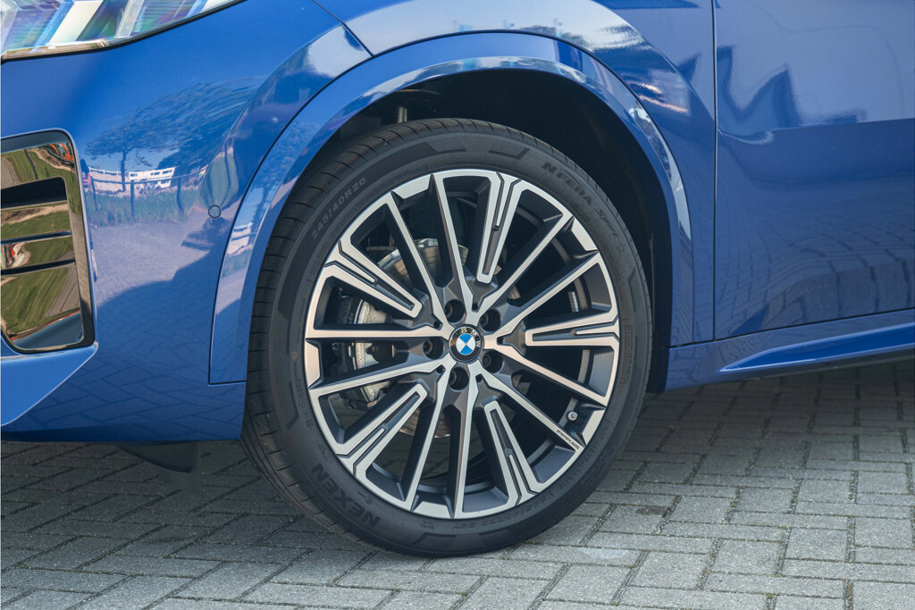 BMW iX2 4
