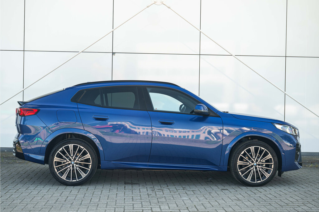 BMW iX2 8