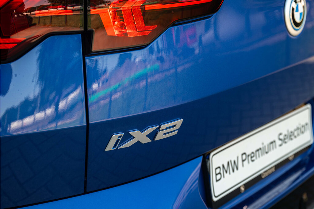 BMW iX2 13