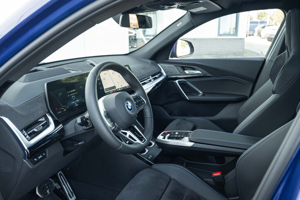 BMW iX2 27