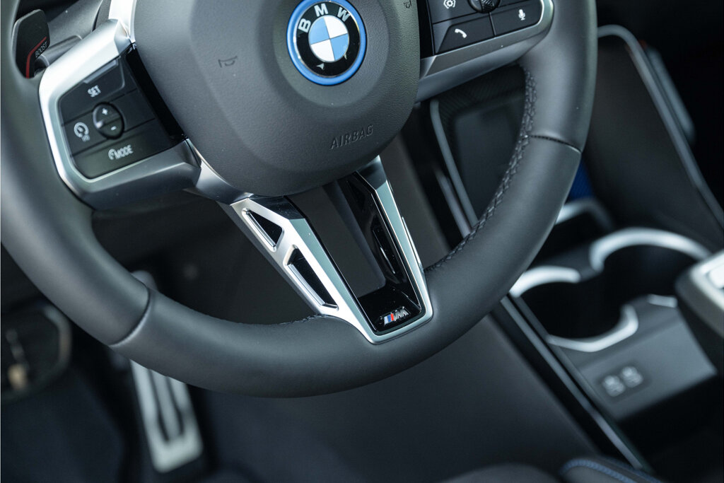 BMW iX2 28