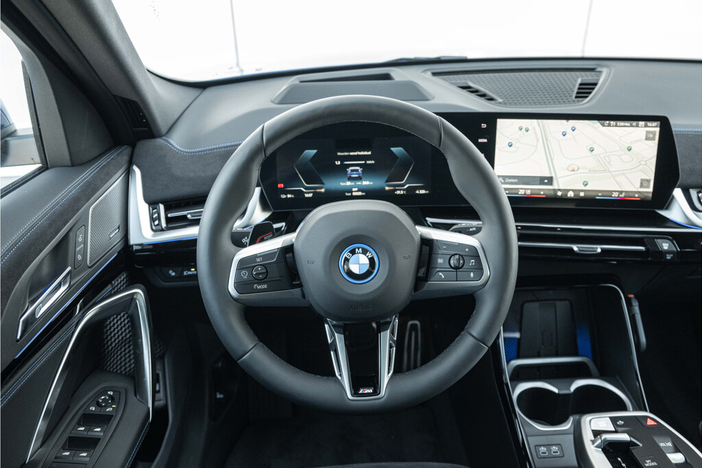 BMW iX2 29