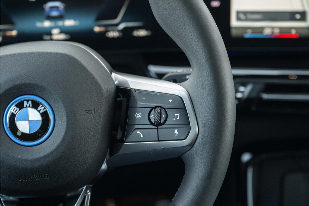 BMW iX2 31