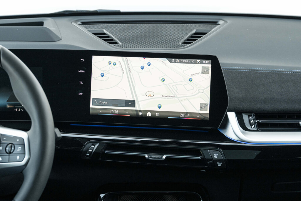 BMW iX2 33