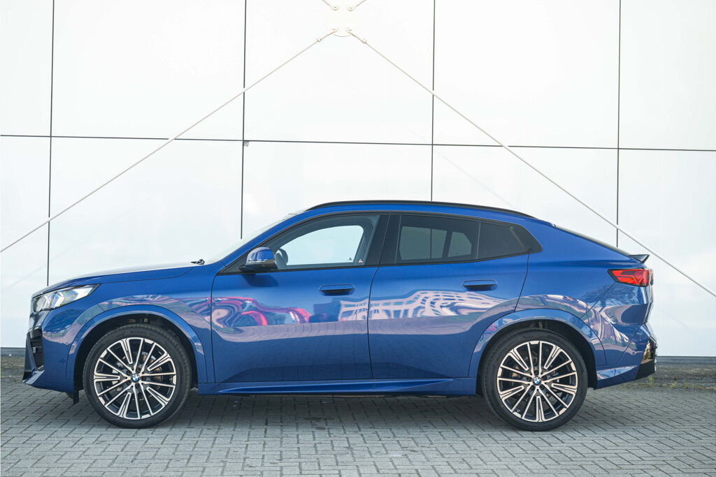 BMW iX2 39