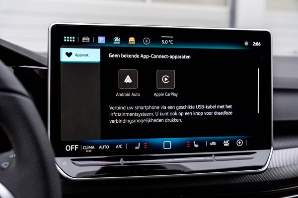 Apple Carplay/Android Auto Apple Carplay/Android Auto