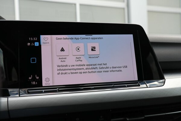 Apple Carplay/Android Auto Apple Carplay/Android Auto