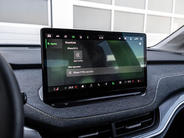 Apple Carplay/Android Auto Apple Carplay/Android Auto