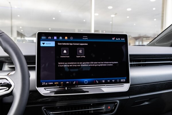 Apple Carplay/Android Auto Apple Carplay/Android Auto