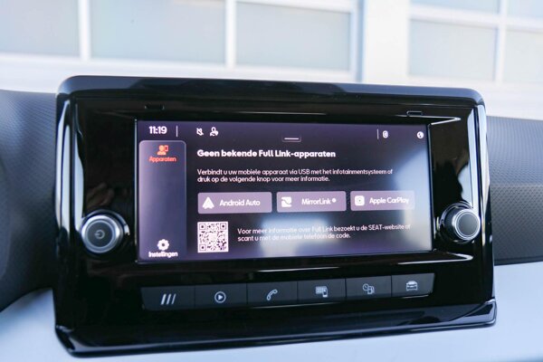 Apple Carplay/Android Auto Apple Carplay/Android Auto