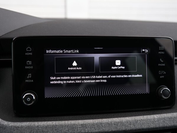 Apple Carplay/Android Auto Apple Carplay/Android Auto