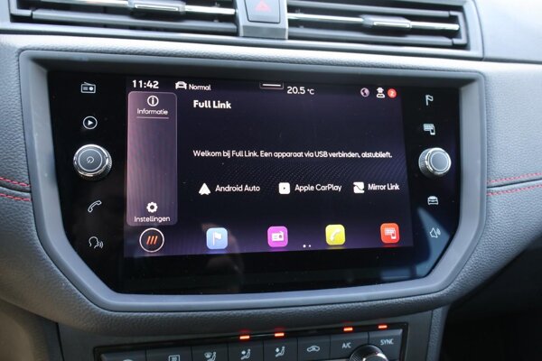 Apple Carplay/Android Auto Apple Carplay/Android Auto