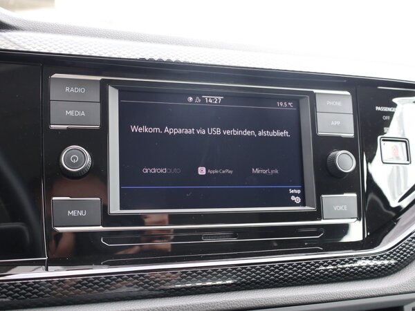 Apple Carplay/Android Auto Apple Carplay/Android Auto