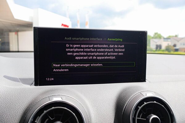 Apple Carplay/Android Auto Apple Carplay/Android Auto