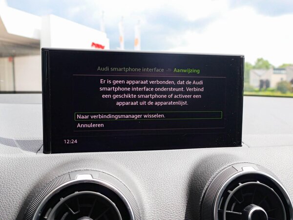 Apple Carplay/Android Auto Apple Carplay/Android Auto
