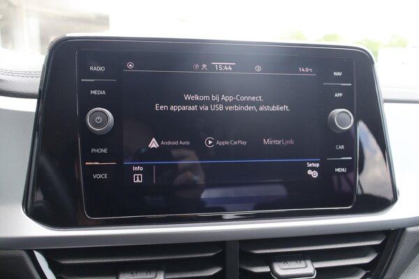 Apple Carplay/Android Auto Apple Carplay/Android Auto