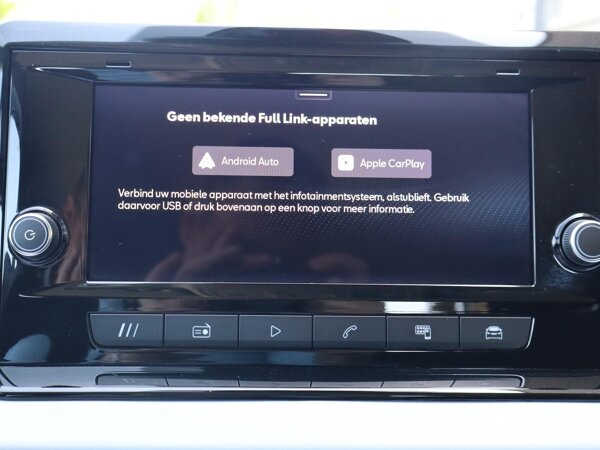 Apple Carplay/Android Auto Apple Carplay/Android Auto