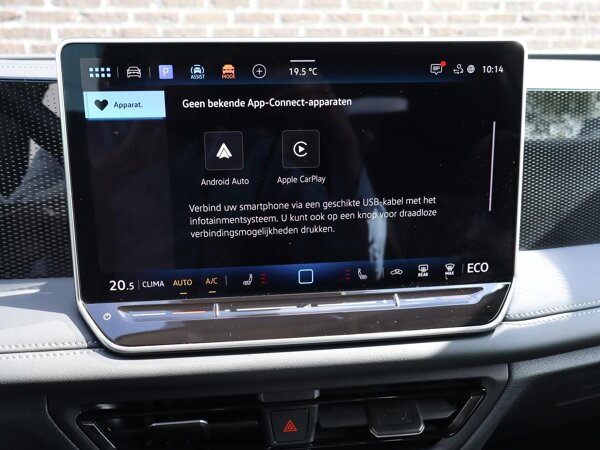 Apple Carplay/Android Auto Apple Carplay/Android Auto