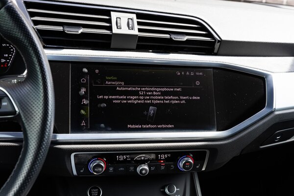 Apple Carplay/Android Auto Apple Carplay/Android Auto