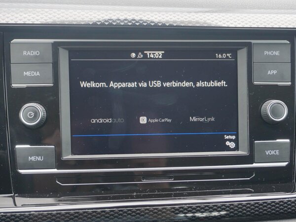 Apple Carplay/Android Auto Apple Carplay/Android Auto