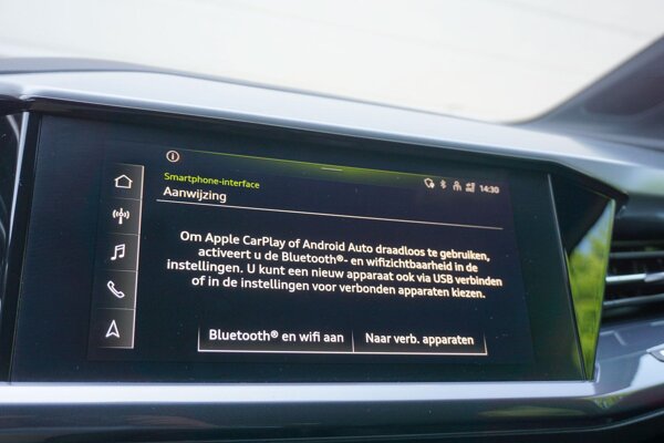 Apple Carplay/Android Auto Apple Carplay/Android Auto