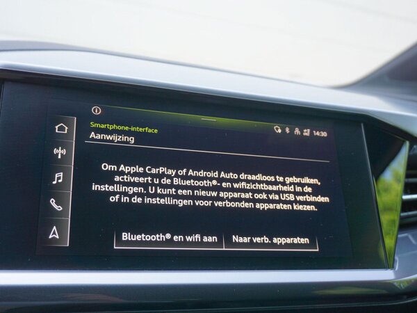Apple Carplay/Android Auto Apple Carplay/Android Auto
