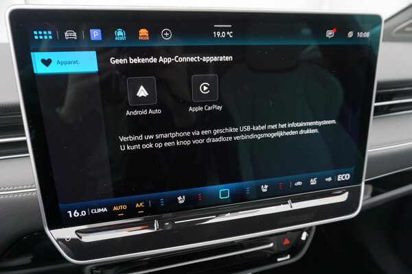 Apple Carplay/Android Auto Apple Carplay/Android Auto