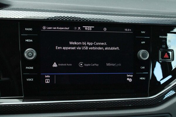 Apple Carplay/Android Auto Apple Carplay/Android Auto